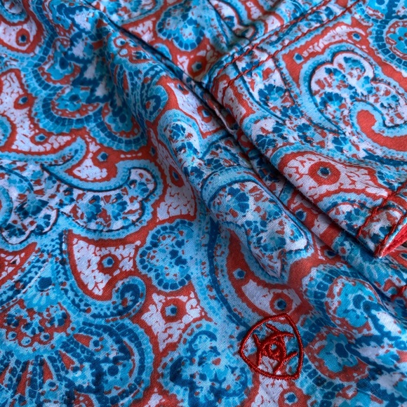 Ariat Bottom down long sleeve shirt - Picture 2 of 6